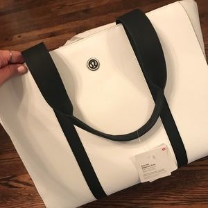 Lululemon Day Out Zipper Tote